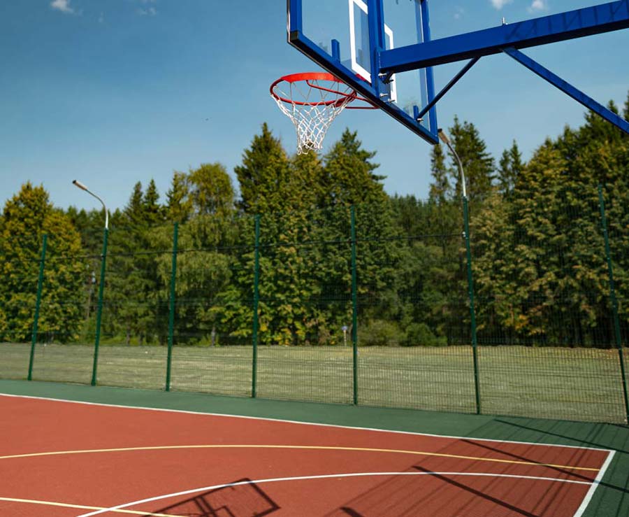 Баскетбольная площадка в коттеджном поселке